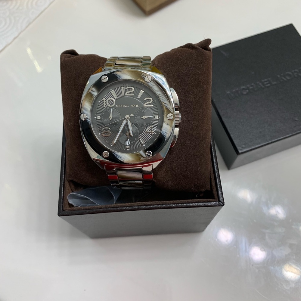 Unisex Michael Kors Watch.
